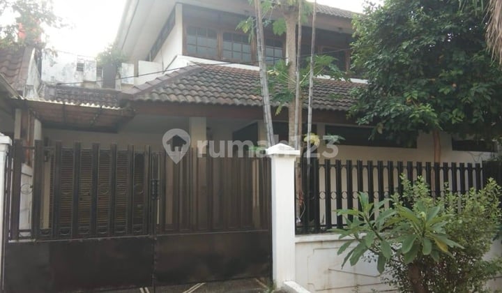 Rumah 2 Lantai di Pondok Indah