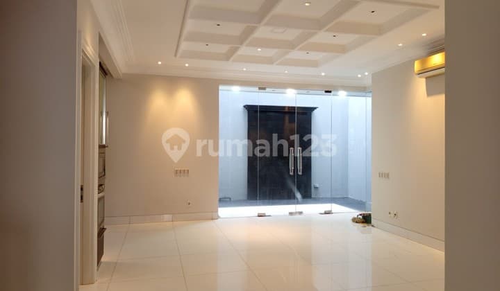 Rumah 2 Lantai di Pondok Indah