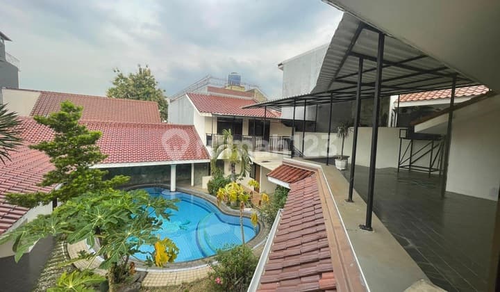 Rumah 2 Lantai di Menteng Terdiri Dari 3 Pavilion