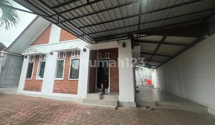Rumah Modern Style 3 Kamar Tidur 2 Kamar Mandi Luas Tanah 210 di Lingkungan Taman Griya Jimbaran