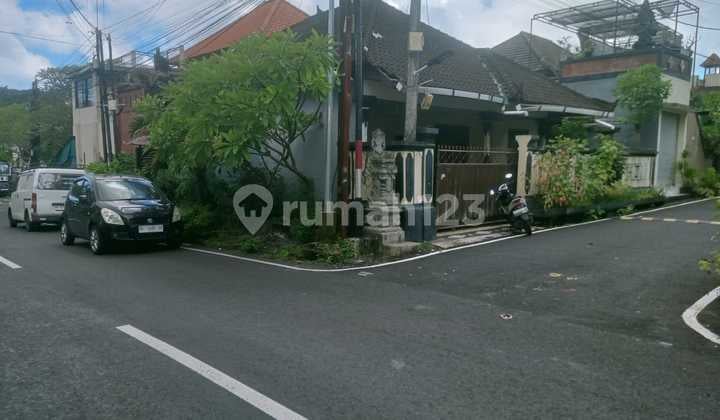 Rumah Luas Tamah 1,5 Are 3 Kamar Tidur 2 Kamar Mandi Dekat Pasar Kori di Kori Nuansa Jimbaran Lingkungan Taman Griya Permai