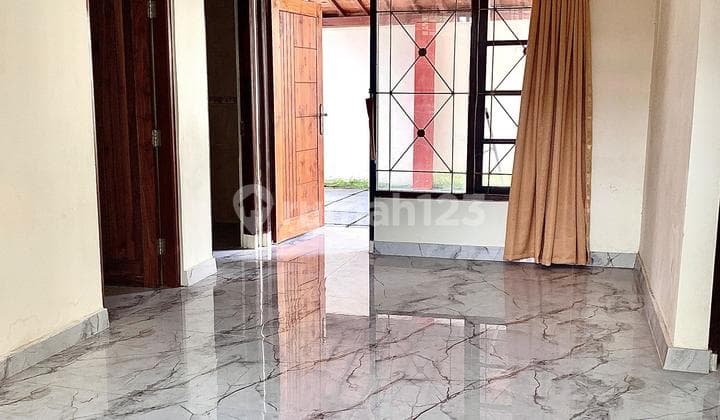 Disewakan Rumah di Kori Nuansa Jimbaran dengan 4 Kamar Tidur dan 4 Kamar Mandi Luas Tanah 150 Dekat Cocomart Kori