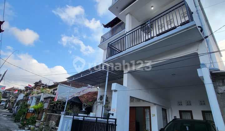 Dijual Atau Di Sewakan Rumah Modern Semi Furnish 3 Lantai Di Taman Griya Jimbaran