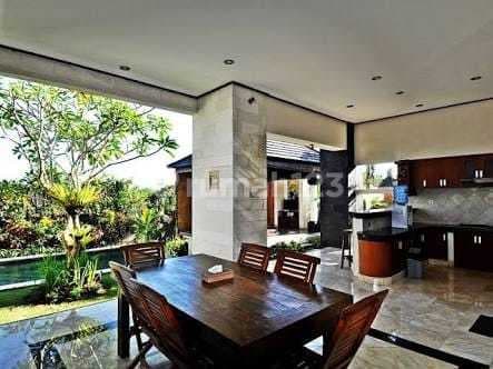 Fully Furnished Villa with Large 450 Square Meters of Land and Swimming Pool, 3 Bedrooms, 4 Bathrooms in Ungasan