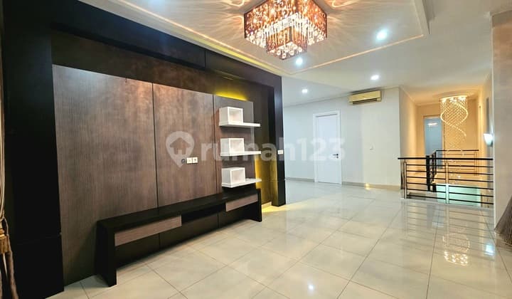 Jual Rm Mewah Bagus Sekali. Lokasi Terbaik Di Klp Gading.