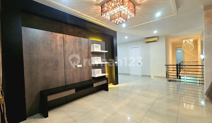 Jual Rm Mewah Bagus Sekali. Lokasi Terbaik Di Klp Gading.