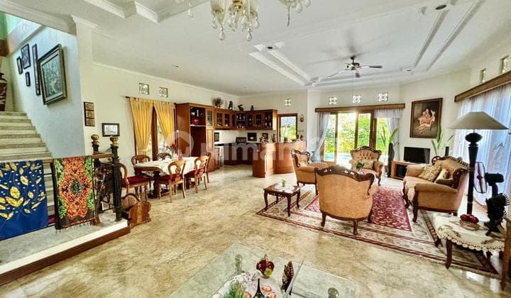 Exclusive Tropical Villa For Sale - Jalan Semer Kerobokan, Bali, 500M² Land, Private Pool