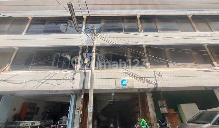 Dijual Cepat! Ruko Lelang Harga Di Bawah Pasaran – 3 Lantai, Lokasi Emas!