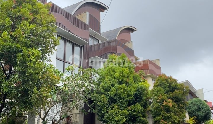 Dijual Rumah Semi Villa di Jalan Semer, Kerobokan, Badung - Bali