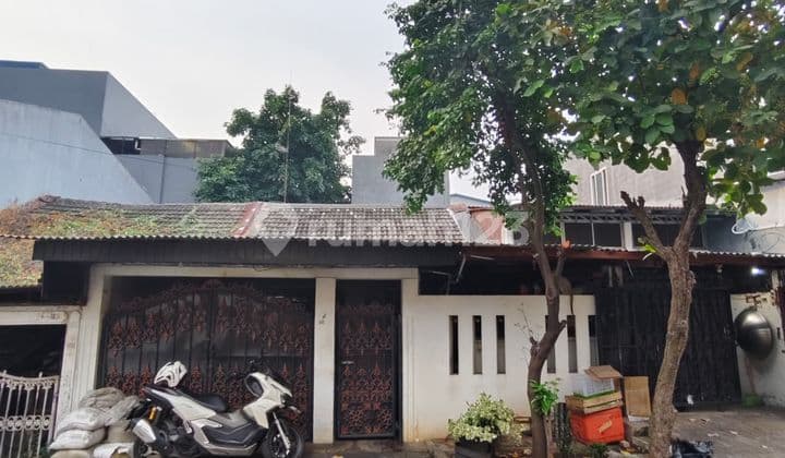 Residential House suitable for convection and Warehouse in TPI 1 Teluk Gong Housing Complex, North Jakarta.