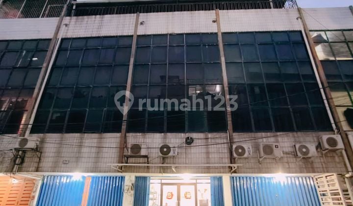 3 Connected 4-Story Shophouses Cheapest and Well-Maintained Located in Duta Harapan Indah Shopping Center, Teluk Gong, North Jakarta.