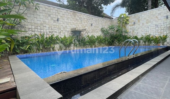 Rumah Cantik Giriloka Full Furnish, Private Pool Backyard Luas Sekali, Sertifikat SHM