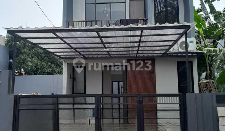 Rumah Cantik Scandinavian di Griya Loka, Baru Jadi, Lokasi Strategis