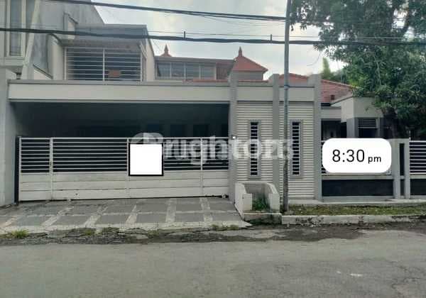 Spacious & Elegant Hook House on Raya Manyar Tirtoyoso, Prime Hook Location Ideal for Family or Office Near Dharmahusada Kertajaya, Central Gubeng City, Manyar Kertoarjo, Close to Merr Galaxy Mall