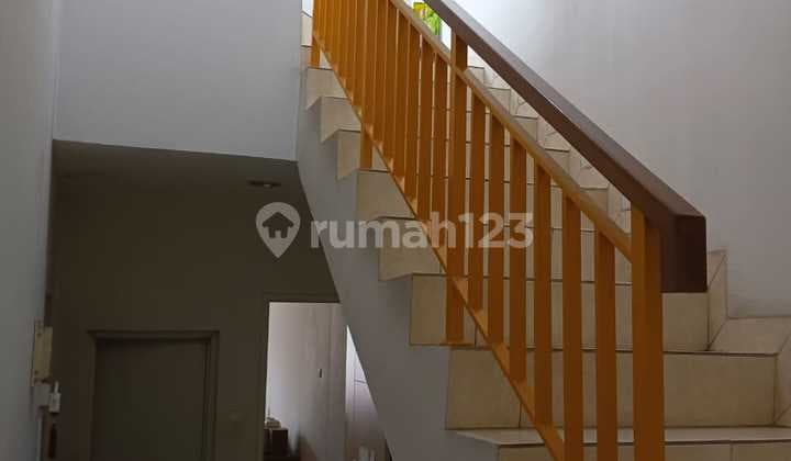 Dijual Rumah Cantik Siap Huni - Semi Furnished Kelapa Molek