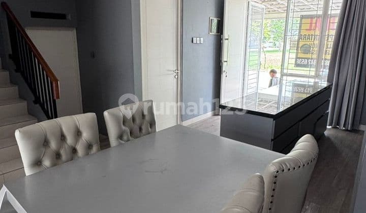 Dijual rumah depan taman di cluster vasana harapan indah 2 bekasi Harga 1.7 m nego