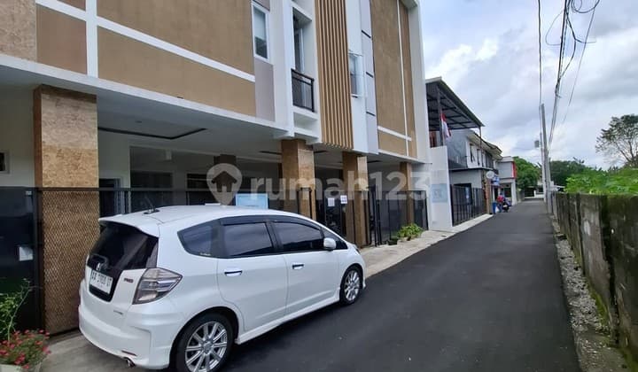 Exclusive Boarding House 27 Rooms Located in the Campus Area of Seturan Depok Sleman