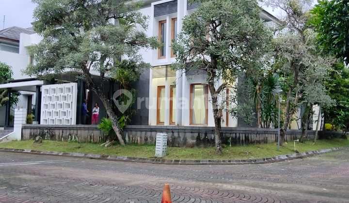 Rumah Mewah Modern di Perumahan One Gate System