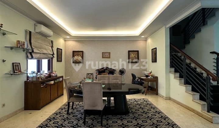 Townhouse Mewah 3 Lantai Semi Furnished dengan Pool di Cilandak