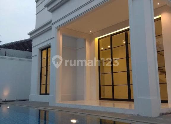 Rumah 3 Lantai Bebas Banjir dengan Private Pool di Kemang Timur