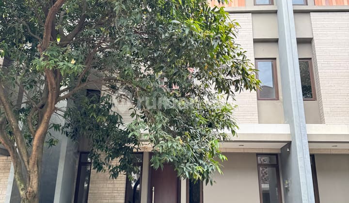 PPJB House 2 Floors Free Water Heater Ready to Live Near Ice BSD