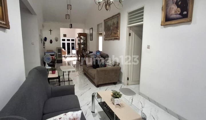 Negotiable Until Deal! Good and Strategic 3 Bedroom Semi-Furnished House in Metland Puri