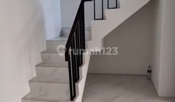 Rumah Sewa dengan Design Elegant di Citra Garden 8