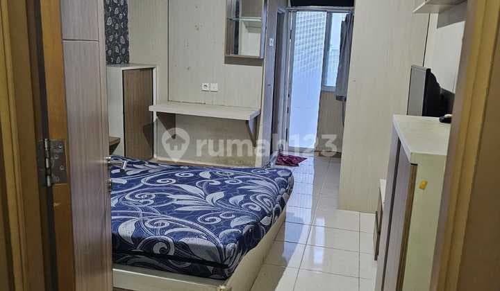 Apartemen Semi Furnished Green Palm Posisi Hook, ada Akses Parkir Luas di Cengkareng