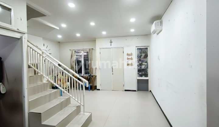Best Deal! Rumah 2 Lantai Hoek - 3+1 Kamar, Siap Huni