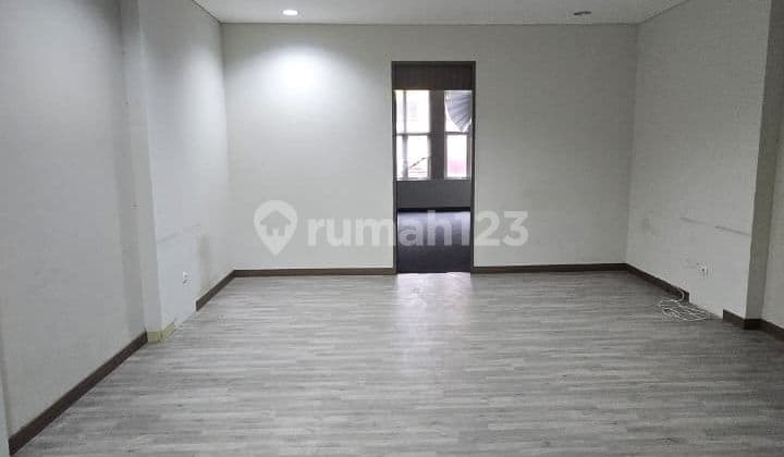 Ruko Kondisi Rapih Siap Pakai Hadap Jalan Utama di Alam Sutera