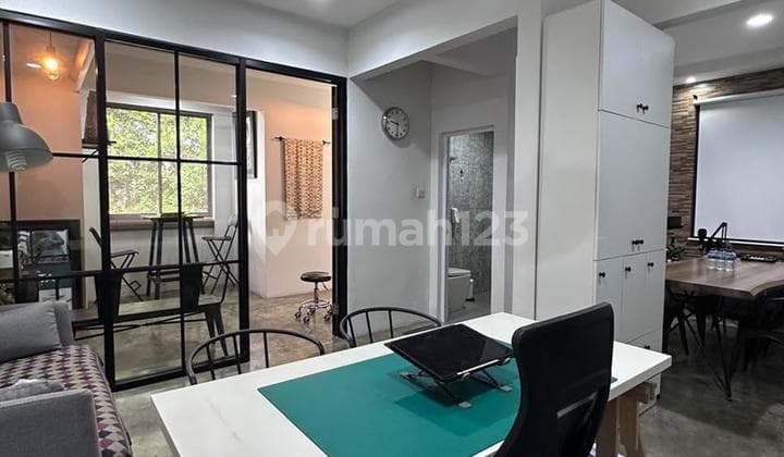 Rumah 2 Lantai Metro Permata 1, 4+1 KT, SHM - Luas & Harga Nego!