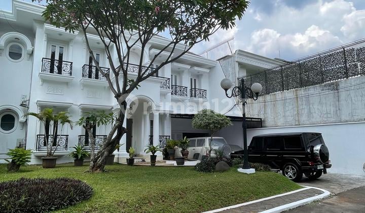 Rumah Mewah Strategis di Jakarta Selatan