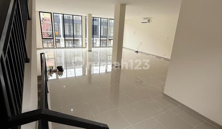 For sale Hampton Avenue Shophouse 3, floor already demolished in the middle section.