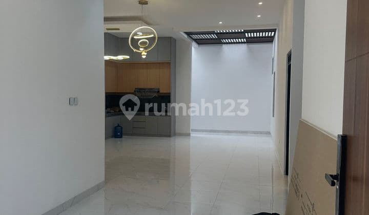 Rumah Modern Bagus Unfurnished SHM Taman Kopo Indah 2, Bandung
