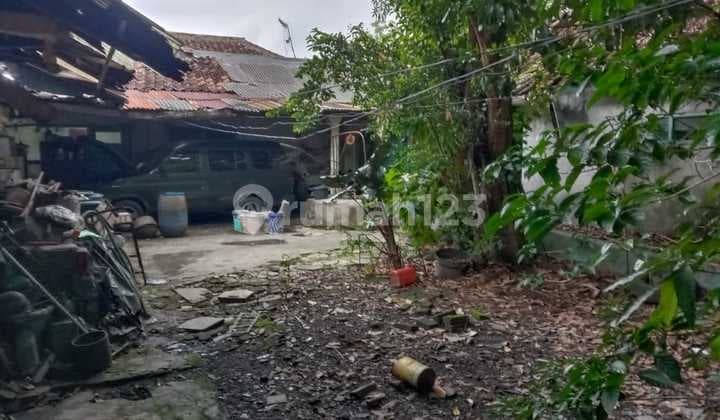 Rumah Hitung Tanah 993 m2 Strategis SHM Gatot Subroto, Bandung