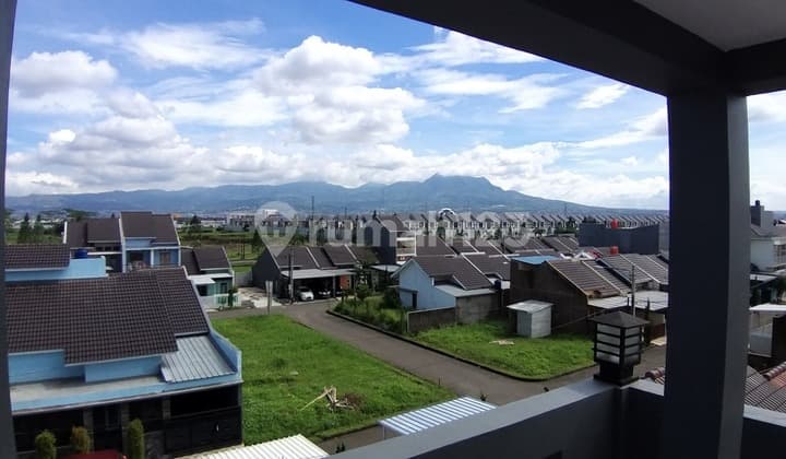 Rumah 2 Lantai Bagus Terawat SHM di Perumahan Adipura Gedebage