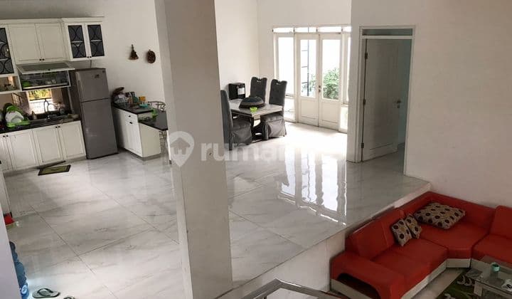 Rumah 3 Lantai SHM Siap Huni Strategis Furnish Citra Green Dago