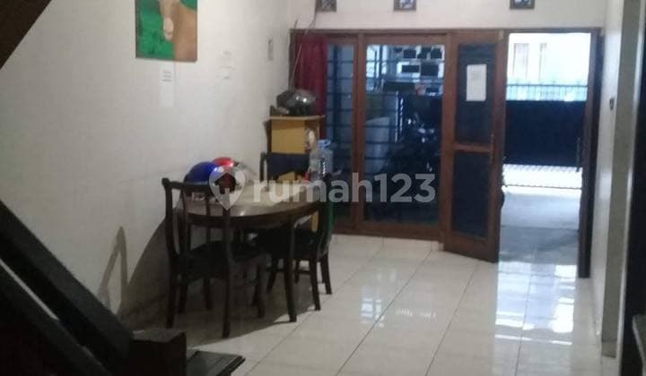 Kostan Aktif 3 Lantai SHM Strategis Pusat Kota di Sayap Pungkur