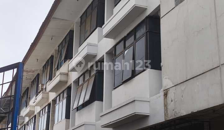 Di Sewa 3 Ruko Gabung di Daerah Astana Anyar