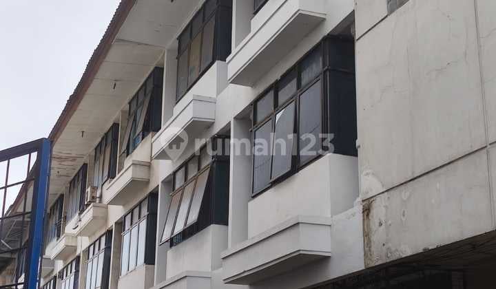Di Sewa 3 Ruko Gabung di Daerah Astana Anyar
