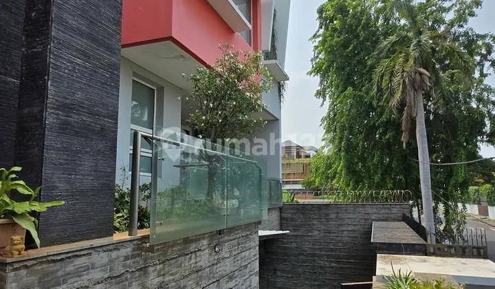 Rumah 3 Lantai di Jalan Boulevard Duta Garden,Row Jalan bisa 4 Mobil