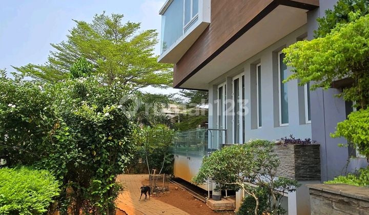 Rumah 3 Lantai Di Jalan Boulevard Dekat Bandara