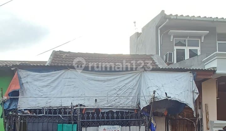 Auntie's house for sale in Medang Lestari.