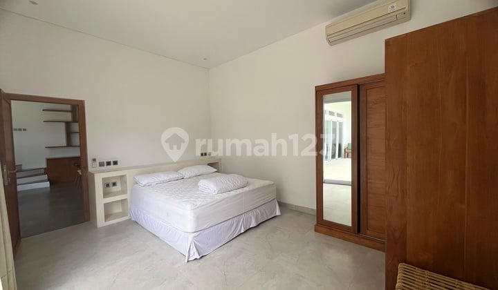LEASEHOLD – MODERN TROPICAL FAMILY HOME IN BUMBAK DAUH, KEROBOKAN