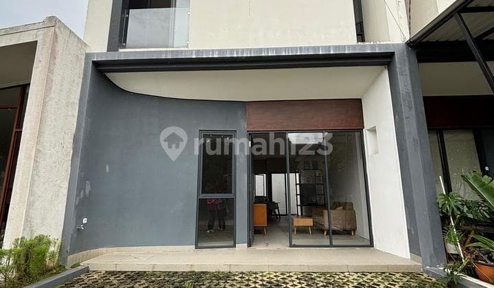 Rumah Modern Minimalist 2 Lantai Lokasi Dekat Tol