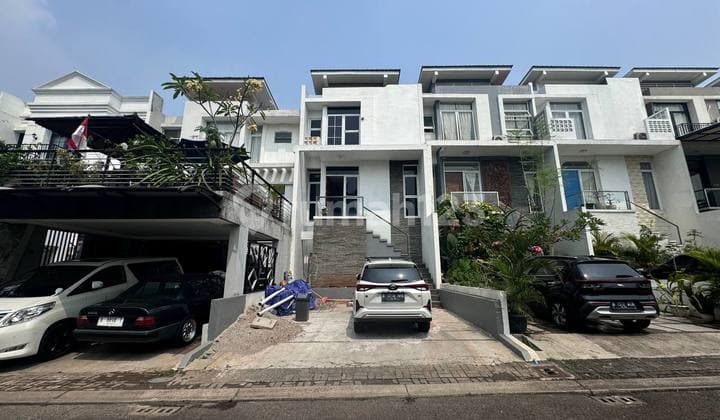 Rumah Cantik 2 Lantai Full Furnished Dalam Komplek