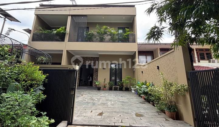 Rumah Bagus 2 Lantai Dekat Mrt di Lebak Bulus