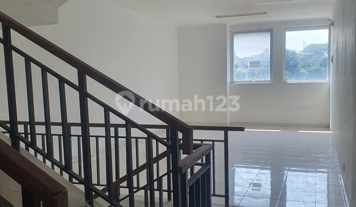 3-Story Shophouse for Rent, Strategic Location
