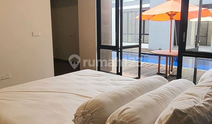 Rumah2lantai Kolam Renag Pribadi Luas 414 Sqm