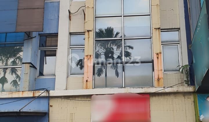 3-Story House in Boulevard Gading Serpong Shop House in Gading Serpong 100.0 m² HGB